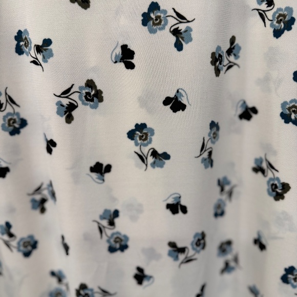 Ann Taylor Large Petite Sleeveless Top - Picture 3 of 5